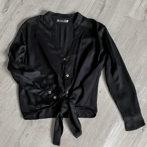Blouse Fleur Satin Black